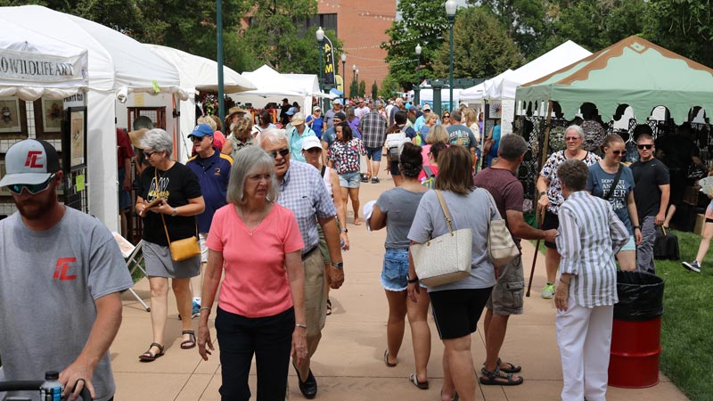 Shoppers browse booths lining the walkways at Lincoln Park during Arts Picnic
